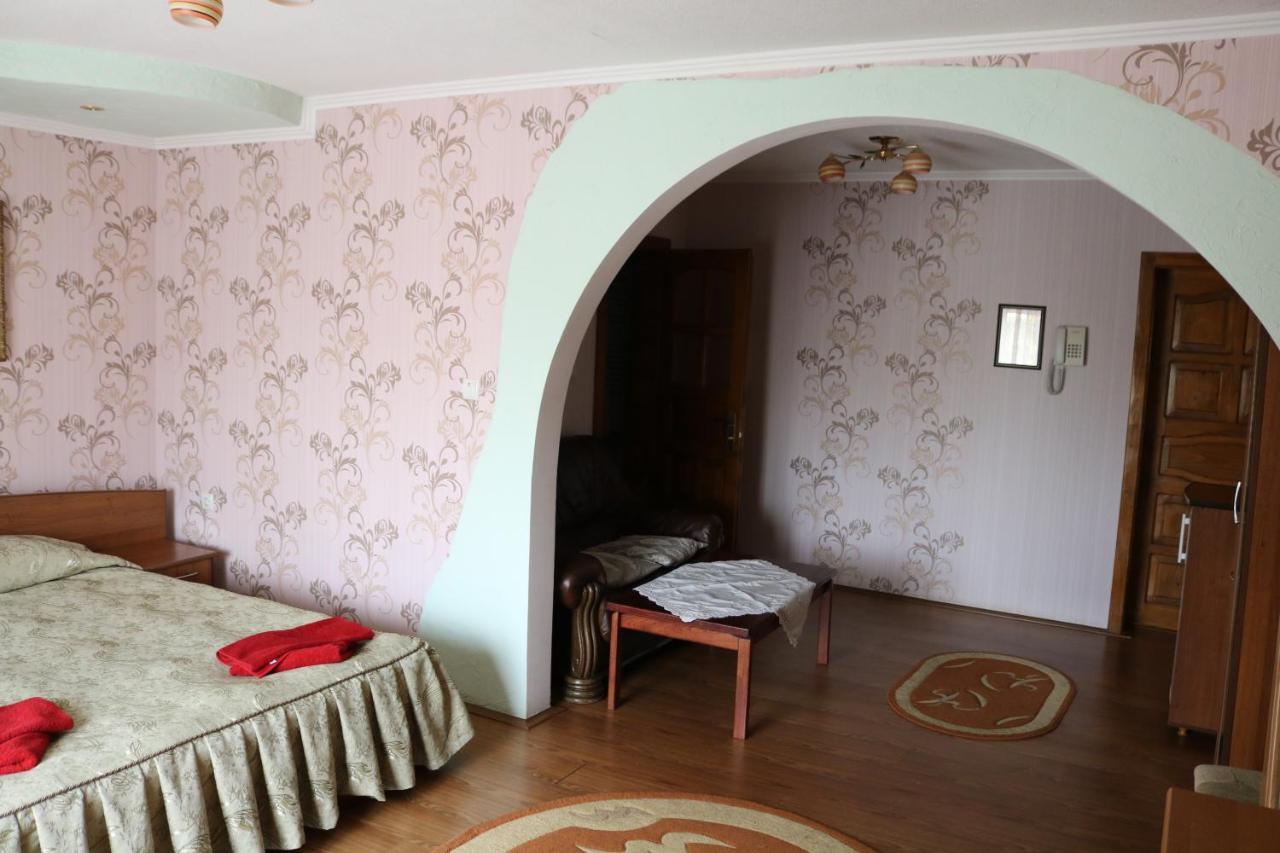Готель ***Феєрія Tyachiv Luaran gambar